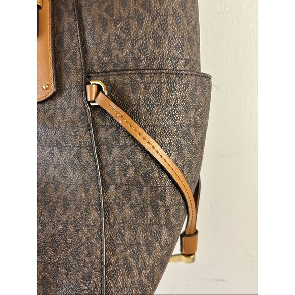 MK shoulder Michael Kors Voyager Signature Logo shoulder bag 16"x11" - Picture 4 of 11